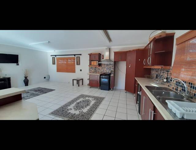 3 BEDROOM APARTMENT RENTED IN COLLEEN GLEN